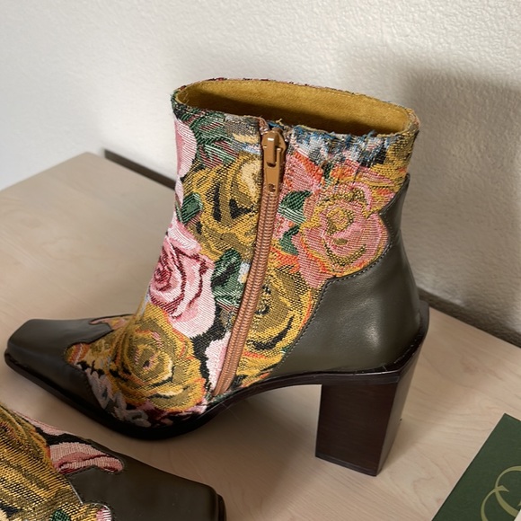 Jeffrey Campbell Brocade Jacquard Western Boots - Size 7 - Picture 6 of 9